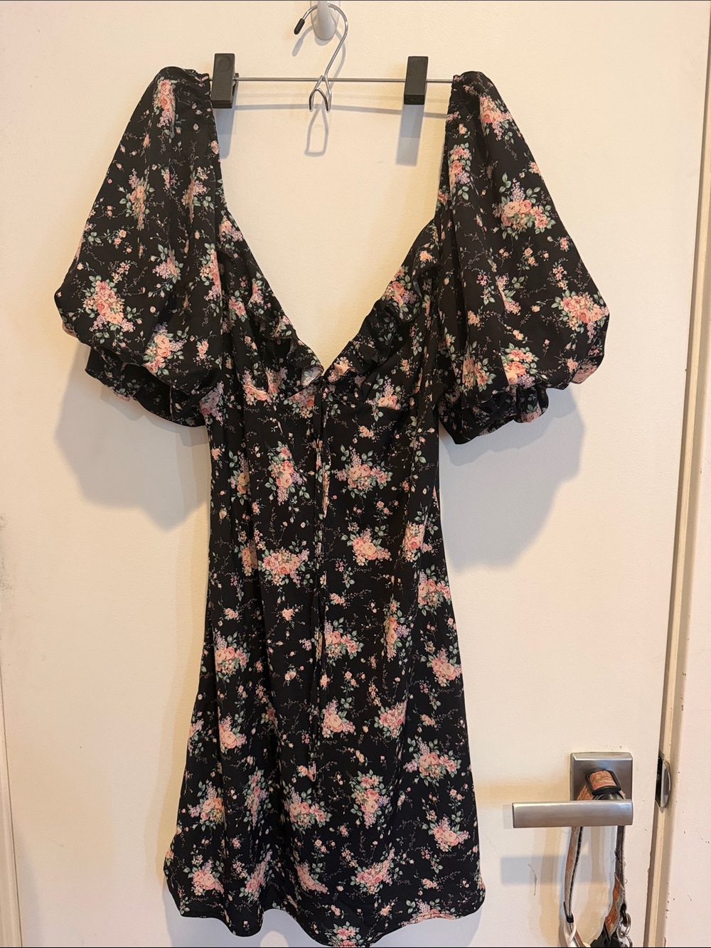 Missguided Black Floral Puff-Sleeve Mini Dress